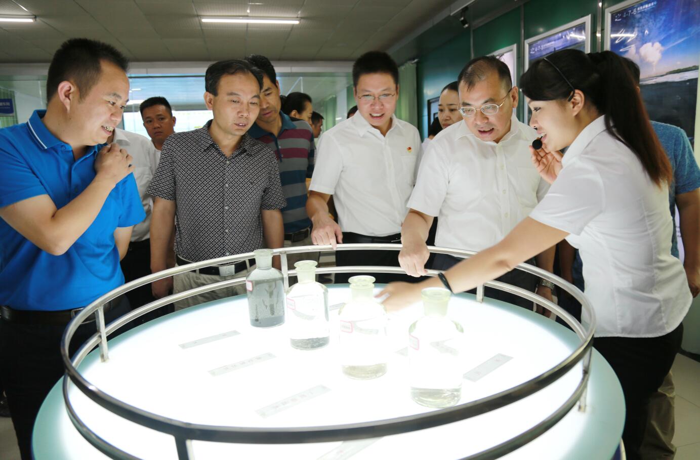 2016年9月，时任湖南省怀化市委常委、组织部部长，现任郴州市市委常委、组织部部长江波莅临乐竞(中国)一站式服务平台视察.JPG