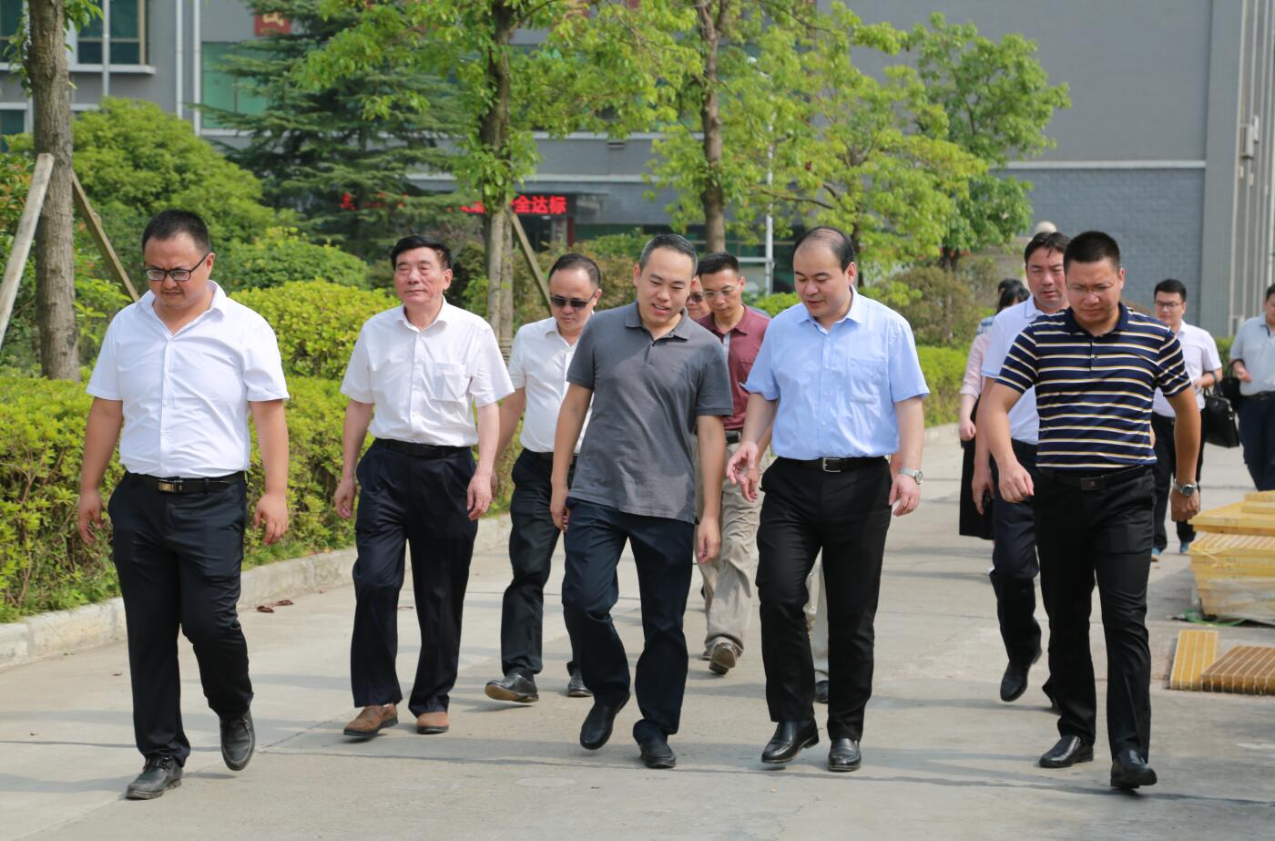2018年7月，市委常委副市长朱健一行莅临乐竞(中国)一站式服务平台指导.JPG
